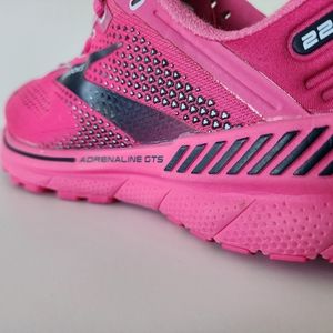 Women's Brooks Adrenaline GTS Shoe's Size 8.5